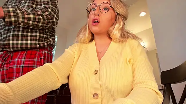 Snapshot of realtoxxxxmaria chatting on November 8, 1:44 pm realtoxxxxmaria online show from November 8, 1:44 pm