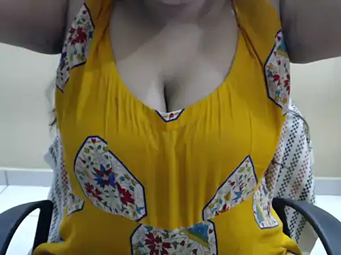 Snapshot of Surjeet_Kaur chatting on May 7, 5:13 am Surjeet Kaur online show from May 7, 5:13 am