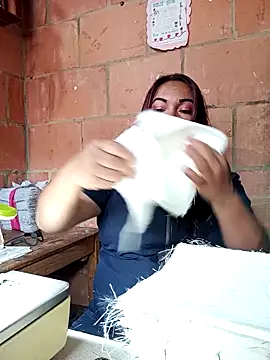 isis milove online show from March 12, 2:01 pm