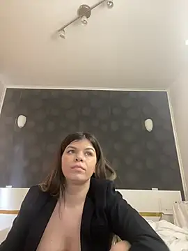 EllyMilf online show from March 3, 12:05 pm