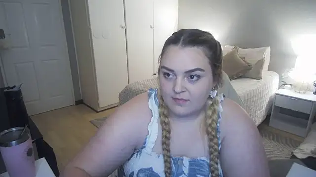 Snapshot of Neytjie chatting on November 17, 6:14 pm Neytjie online show from November 17, 6:14 pm