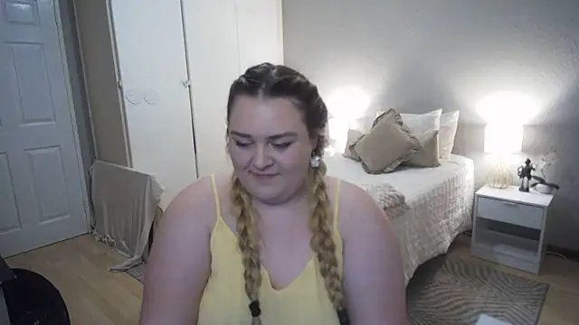 Snapshot of Neytjie chatting on November 28, 6:43 pm Neytjie online show from November 28, 6:43 pm