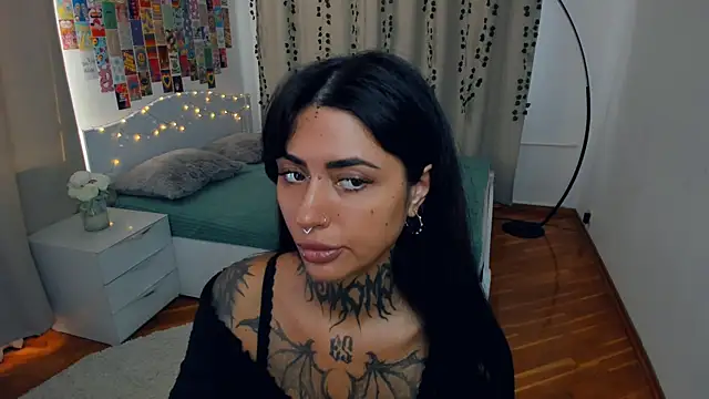 CharimgSabrina online show from October 26, 6:30 am