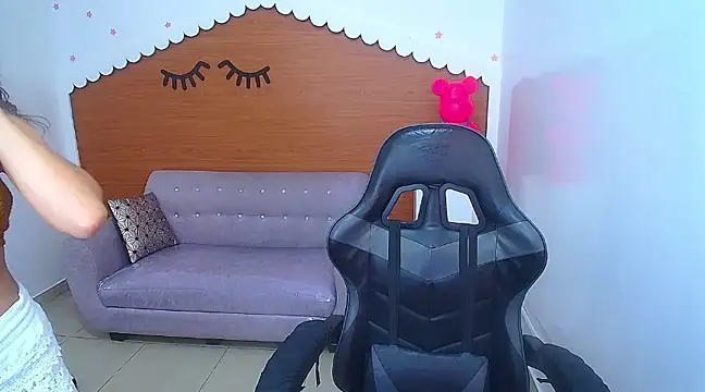 Snapshot of andrea_torres_t chatting on March 12, 4:24 pm andrea torres t online show from March 12, 4:24 pm