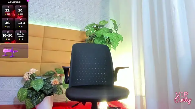 LeilaHiuston online show from February 17, 8:15 pm