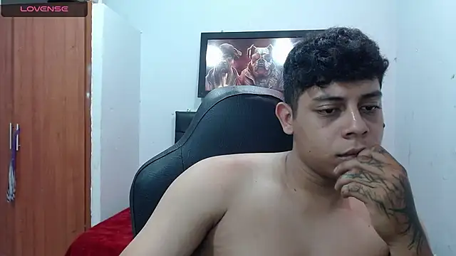 Snapshot of Alejandroo_22 chatting on March 13, 6:23 pm Alejandroo 22 online show from March 13, 6:23 pm