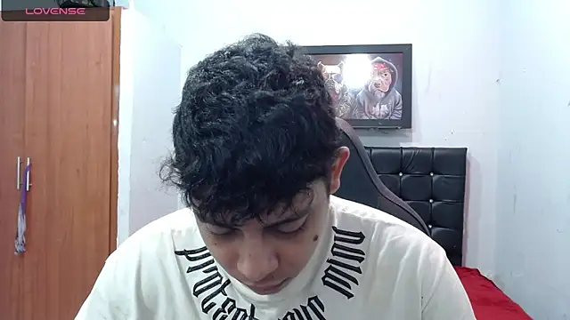 Snapshot of Alejandroo_22 chatting on March 17, 4:11 pm Alejandroo 22 online show from March 17, 4:11 pm