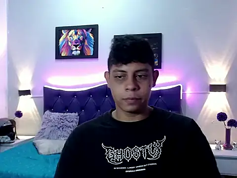 Snapshot of Alejandroo_22 chatting on September 12, 1:44 pm Alejandroo 22 online show from September 12, 1:44 pm