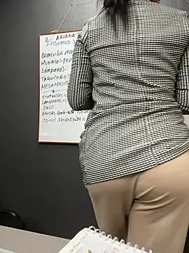 Snapshot of Ariana_Rodriguez chatting on March 17, 8:40 pm Ariana Rodriguez online show from March 17, 8:40 pm