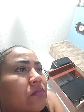 Snapshot of Ariana_Rodriguez chatting on November 5, 4:01 am Ariana Rodriguez online show from November 5, 4:01 am