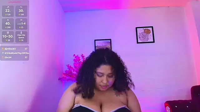 Snapshot of Ayliinn_ chatting on July 3, 9:32 pm Ayliinn online show from July 3, 9:32 pm