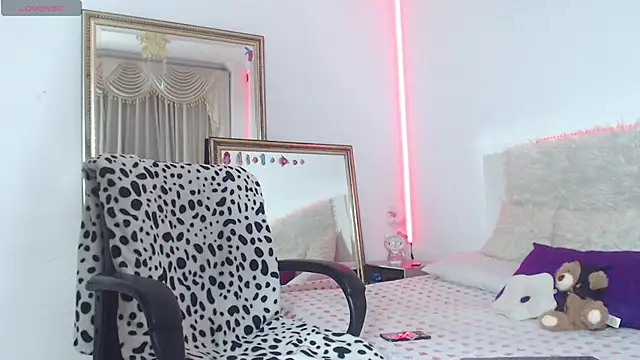 Snapshot of MiaTylorr chatting on March 4, 8:38 pm MiaTylorr online show from March 4, 8:38 pm