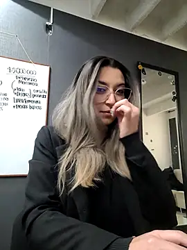 Isabella Varella online show from March 13, 12:56 pm