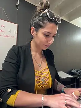 Isabella Varella online show from November 20, 1:22 pm