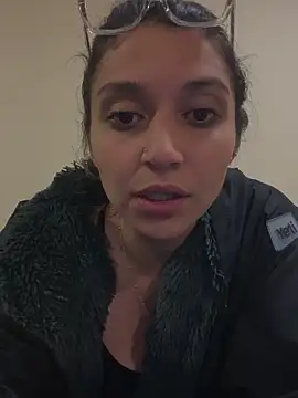 Isabella Varella online show from March 17, 12:30 pm