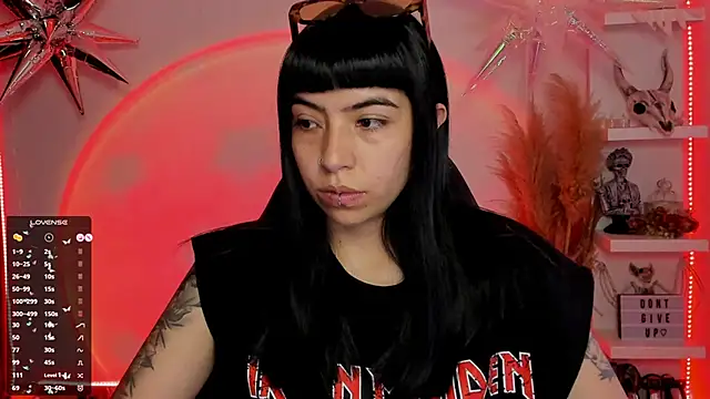 Snapshot of Saraa_Desiree chatting on March 5, 10:54 pm Saraa Desiree online show from March 5, 10:54 pm