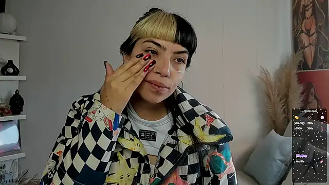 Snapshot of Saraa_Desiree chatting on September 11, 12:38 pm Saraa Desiree online show from September 11, 12:38 pm