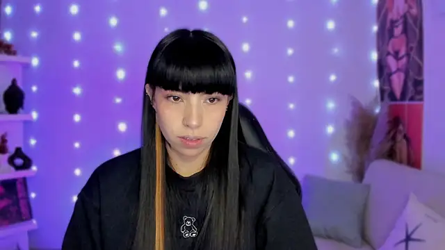 Snapshot of Saraa_Desiree chatting on December 1, 10:48 pm Saraa Desiree online show from December 1, 10:48 pm