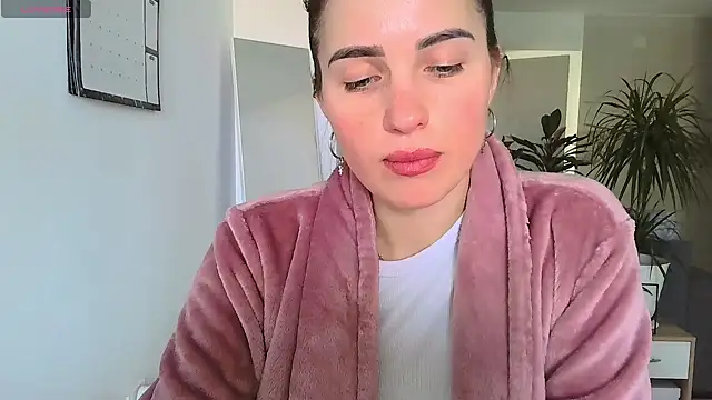 neferutt online show from February 17, 1:18 pm