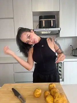 ValentinaMilann online show from May 2, 7:30 pm