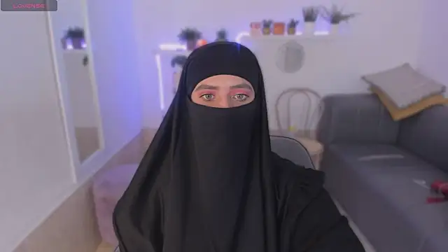 Snapshot of salma_arabicc chatting on October 10, 4:11 am salma arabicc online show from October 10, 4:11 am