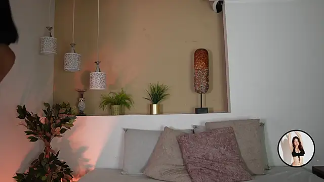 alison222  online show from November 5, 8:20 pm