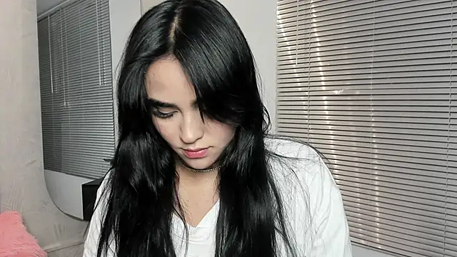 Snapshot of elaia_muller_ chatting on November 28, 4:04 am elaia muller online show from November 28, 4:04 am