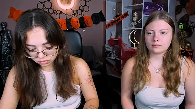 Snapshot of kiki_swan chatting on October 23, 6:13 am kiki swan online show from October 23, 6:13 am