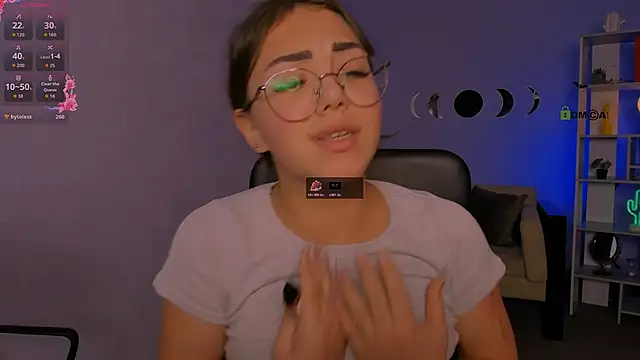 Snapshot of kiki_swan chatting on November 5, 10:48 am kiki swan online show from November 5, 10:48 am