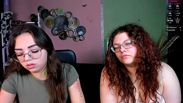 Snapshot of kiki_swan chatting on December 5, 8:45 am kiki swan online show from December 5, 8:45 am