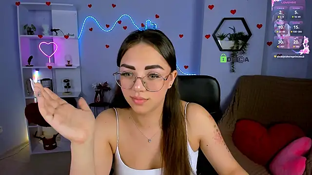 Snapshot of kiki_swan chatting on June 10, 7:57 pm kiki swan online show from June 10, 7:57 pm