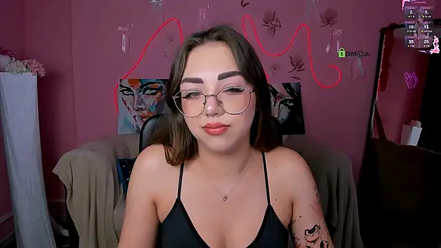 Snapshot of kiki_swan chatting on June 18, 7:29 pm kiki swan online show from June 18, 7:29 pm