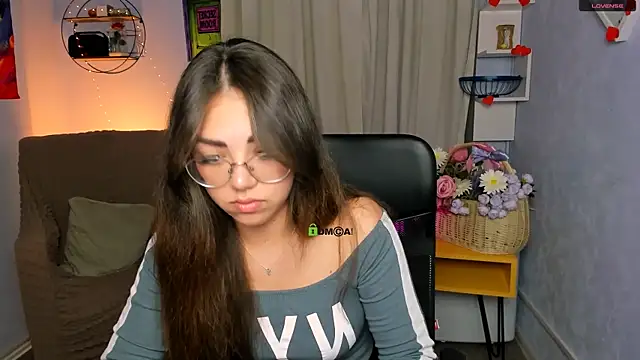 Snapshot of kiki_swan chatting on June 25, 7:18 pm kiki swan online show from June 25, 7:18 pm