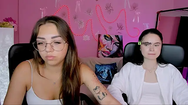 Snapshot of kiki_swan chatting on July 12, 9:33 am kiki swan online show from July 12, 9:33 am