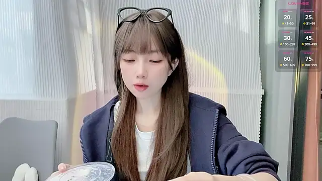 Snapshot of Evelyn-168 chatting on November 22, 7:07 am Evelyn-168 online show from November 22, 7:07 am