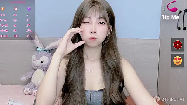 Snapshot of Evelyn-168 chatting on December 19, 5:58 am Evelyn-168 online show from December 19, 5:58 am