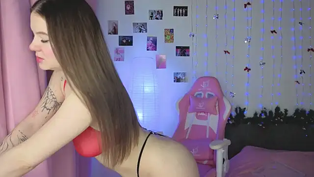 Snapshot of Bella_Garcia chatting on December 19, 3:46 am Bella Garcia online show from December 19, 3:46 am