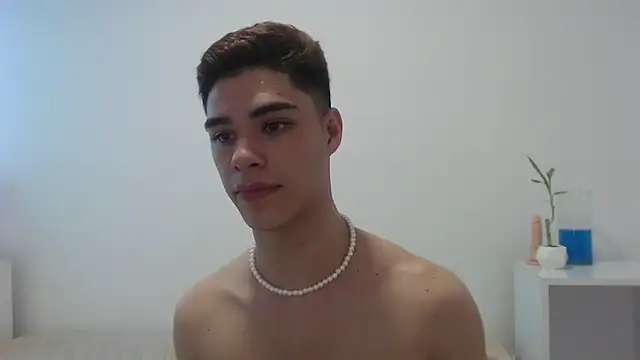 Snapshot of juanes_puthee chatting on March 21, 9:56 pm juanes puthee online show from March 21, 9:56 pm