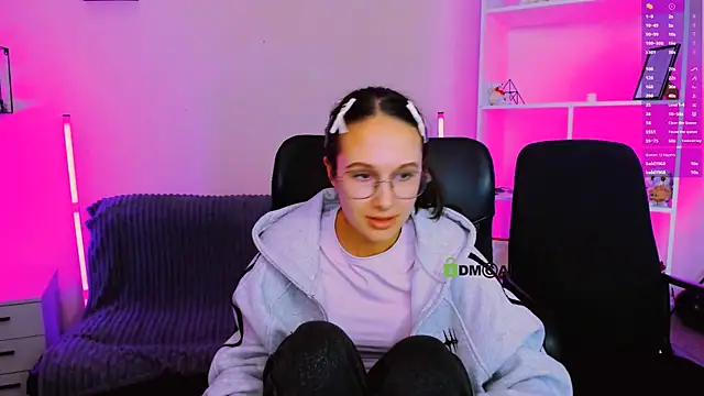 mona cloud online show from November 13, 2:21 am