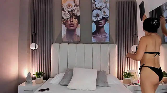 Snapshot of GiannaColling1 chatting on November 10, 9:36 pm GiannaColling1 online show from November 10, 9:36 pm