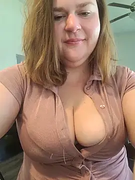 Snapshot of Bigmouthbitch chatting on September 13, 4:29 pm Bigmouthbitch online show from September 13, 4:29 pm