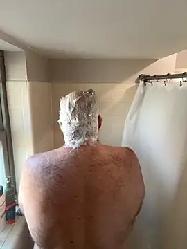 superbearboss online show from November 28, 7:05 pm