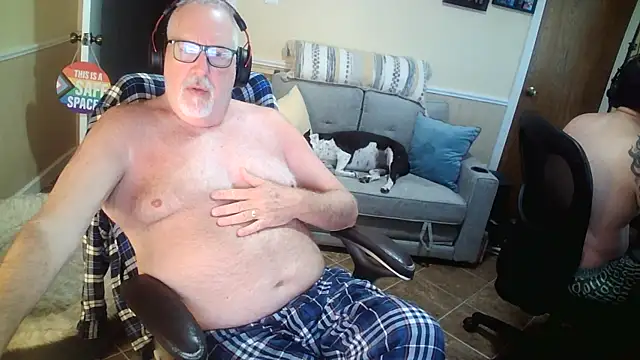 superbearboss online show from May 17, 12:45 pm