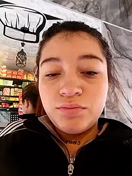 Snapshot of Karina_Leon chatting on November 29, 8:12 pm Karina Leon online show from November 29, 8:12 pm