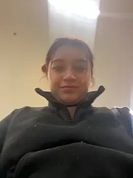 Snapshot of Karina_Leon chatting on May 6, 6:13 pm Karina Leon online show from May 6, 6:13 pm