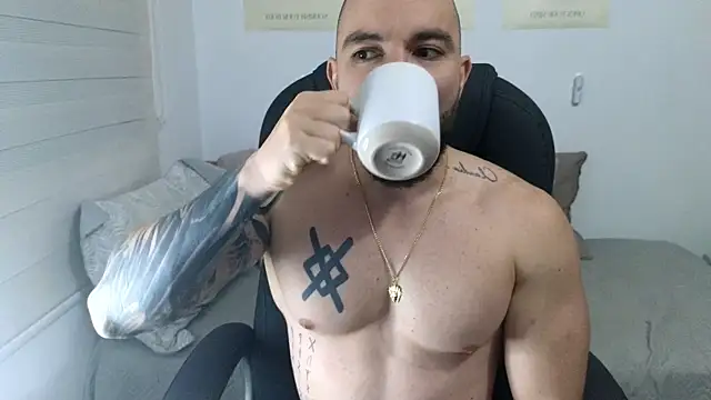 Snapshot of Isaac_Carter chatting on October 16, 11:00 am Isaac Carter online show from October 16, 11:00 am