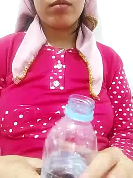 saraaxx1 online show from March 5, 5:18 am