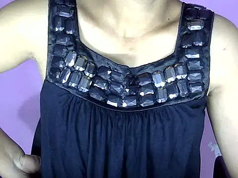 Snapshot of priya_patel chatting on November 21, 3:16 am priya patel online show from November 21, 3:16 am