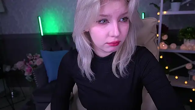 Snapshot of SelenaIris chatting on March 18, 12:47 pm SelenaIris online show from March 18, 12:47 pm