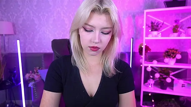 Snapshot of SelenaIris chatting on September 15, 6:13 am SelenaIris online show from September 15, 6:13 am